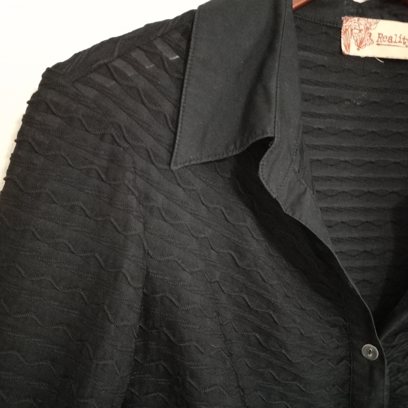 Reality L Squiggle Ribbed Long Sleeved Butterfly Cuffed Button Down Black Top - Picture 5 of 7
